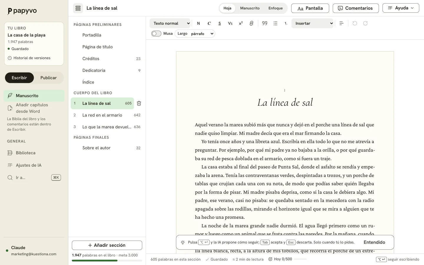 Papyvo abierto en Escribir: a la izquierda la barra lateral color papiro; en el centro, la lista de capítulos de «La casa de la playa» y la hoja con el capítulo «La línea de sal».